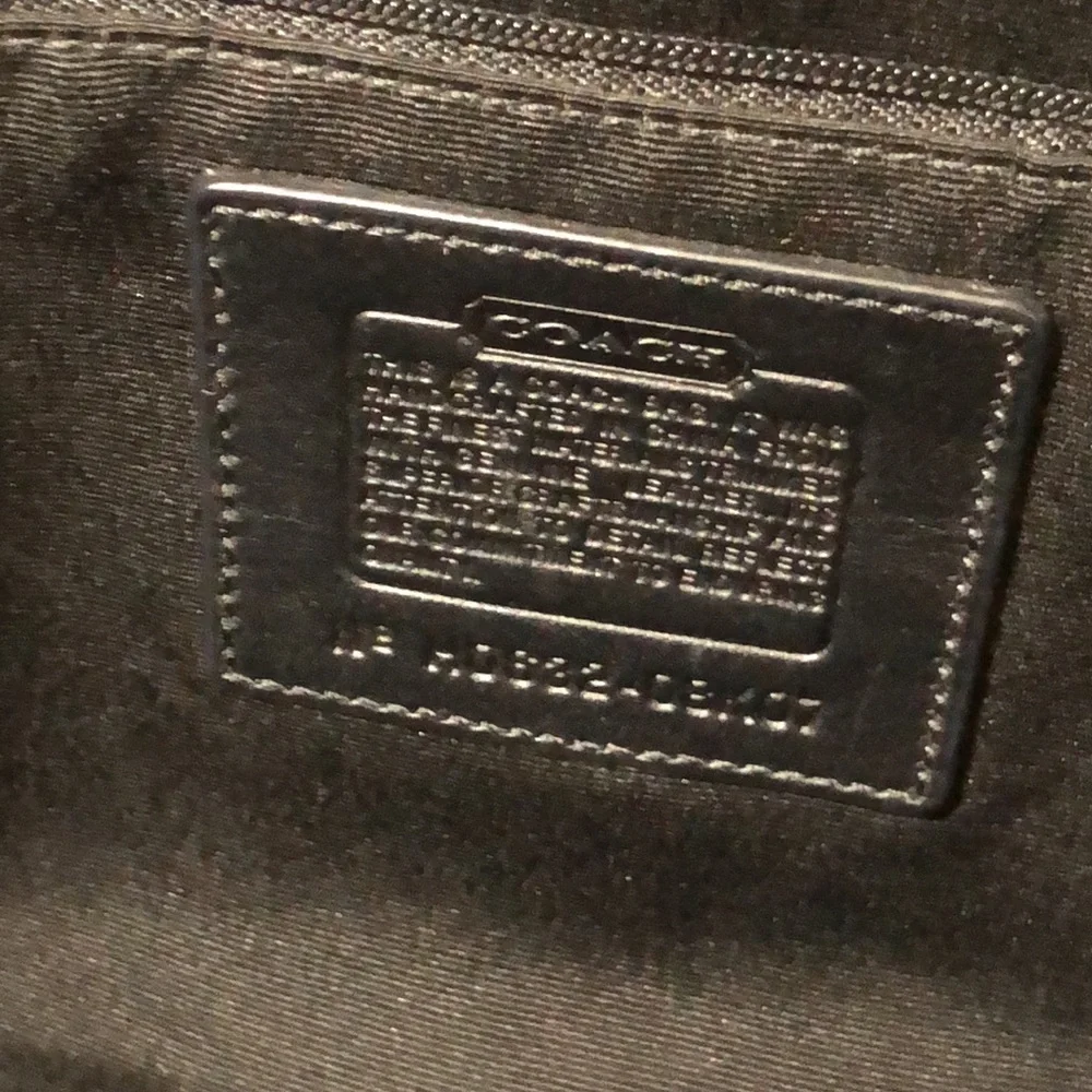 Coach Hamptons Signature C Medium Carryall Tote Bag. In GUC
Black Leather - Picture 14 of 15